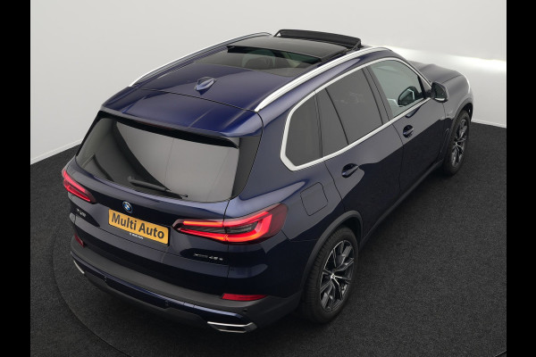 BMW X5 xDrive45e High Executive Plug In Hybrid 395pk Dealer O.H PHEV | Trekhaak Af Fabriek | Panodak | Head Up | Lederen Sportstoelen Memory & Verwarmd | Apple Carplay | Blis | Sfeerverlichting | Navigatie | Virtual | DAB |