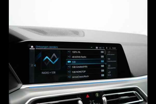 BMW X5 xDrive45e High Executive Plug In Hybrid 395pk Dealer O.H PHEV | Trekhaak Af Fabriek | Panodak | Head Up | Lederen Sportstoelen Memory & Verwarmd | Apple Carplay | Blis | Sfeerverlichting | Navigatie | Virtual | DAB |