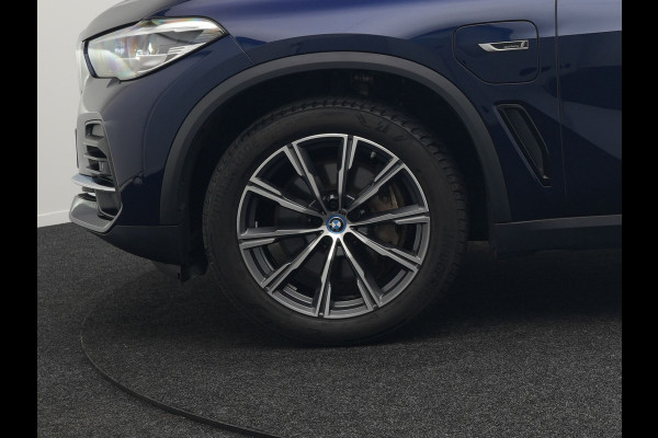 BMW X5 xDrive45e High Executive Plug In Hybrid 395pk Dealer O.H PHEV | Trekhaak Af Fabriek | Panodak | Head Up | Lederen Sportstoelen Memory & Verwarmd | Apple Carplay | Blis | Sfeerverlichting | Navigatie | Virtual | DAB |