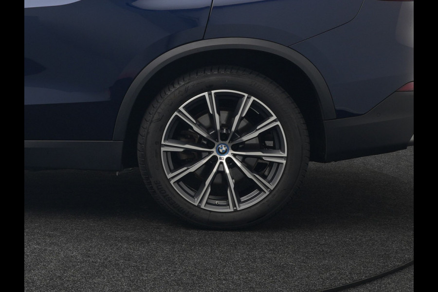 BMW X5 xDrive45e High Executive Plug In Hybrid 395pk Dealer O.H PHEV | Trekhaak Af Fabriek | Panodak | Head Up | Lederen Sportstoelen Memory & Verwarmd | Apple Carplay | Blis | Sfeerverlichting | Navigatie | Virtual | DAB |