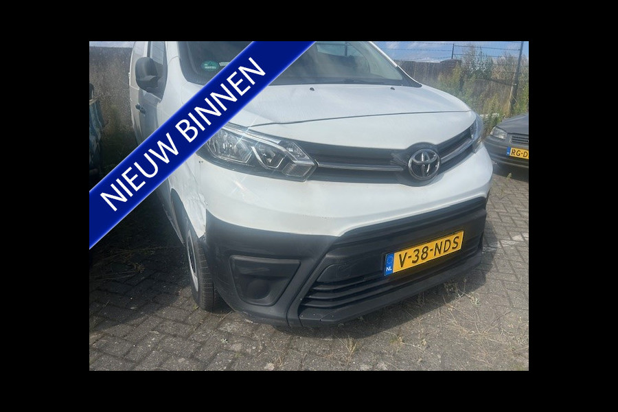 Toyota ProAce Worker 1.5 D-4D Comfort Damages on the exterior ,rondom beschadigingen. Geen APK no TUV