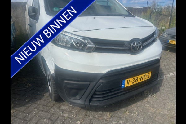 Toyota ProAce Worker 1.5 D-4D Comfort Damages on the exterior ,rondom beschadigingen. Geen APK no TUV