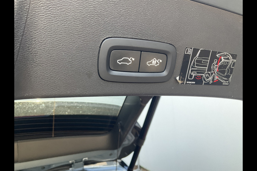 Volvo XC40 1.5 T5 262pk PHEV R-Design Leer Pano.dak BLIS Trekhaak Twin Engine