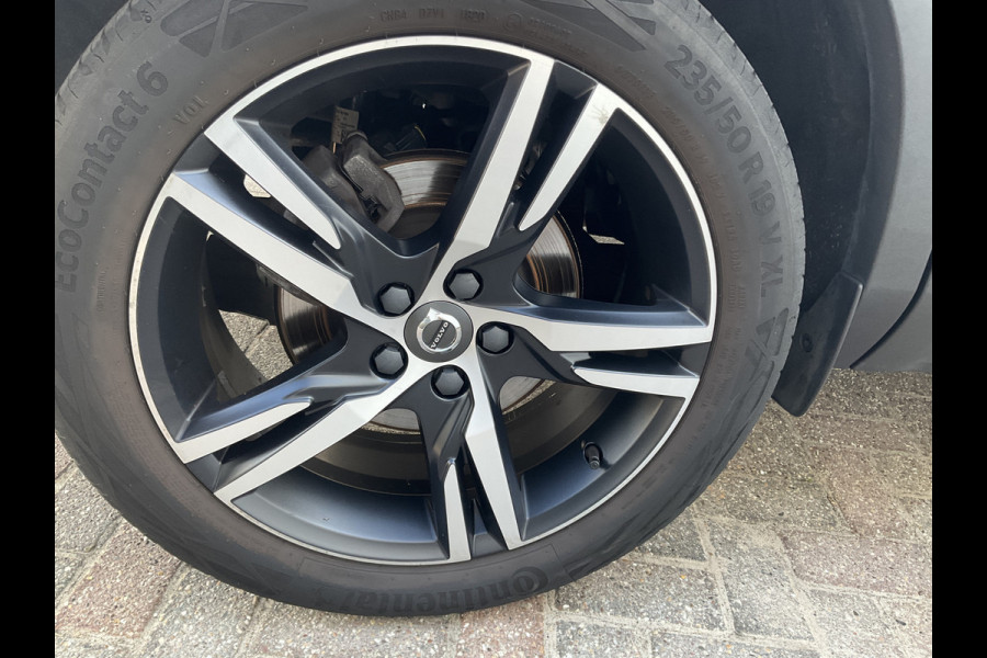 Volvo XC40 1.5 T5 262pk PHEV R-Design Leer Pano.dak BLIS Trekhaak Twin Engine