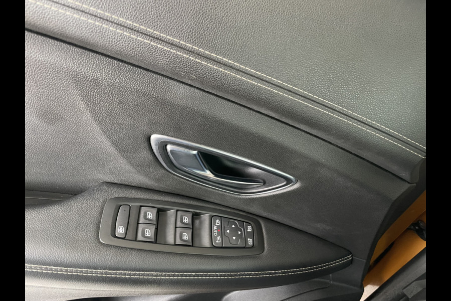 Renault Scénic 1.2 TCe Intens Airco - Cruise control - Parkeersensoren voor en achter - Navigatiesysteem - Lederen/stof bekleding - Mistlampen voor - Stuur multifunctioneel