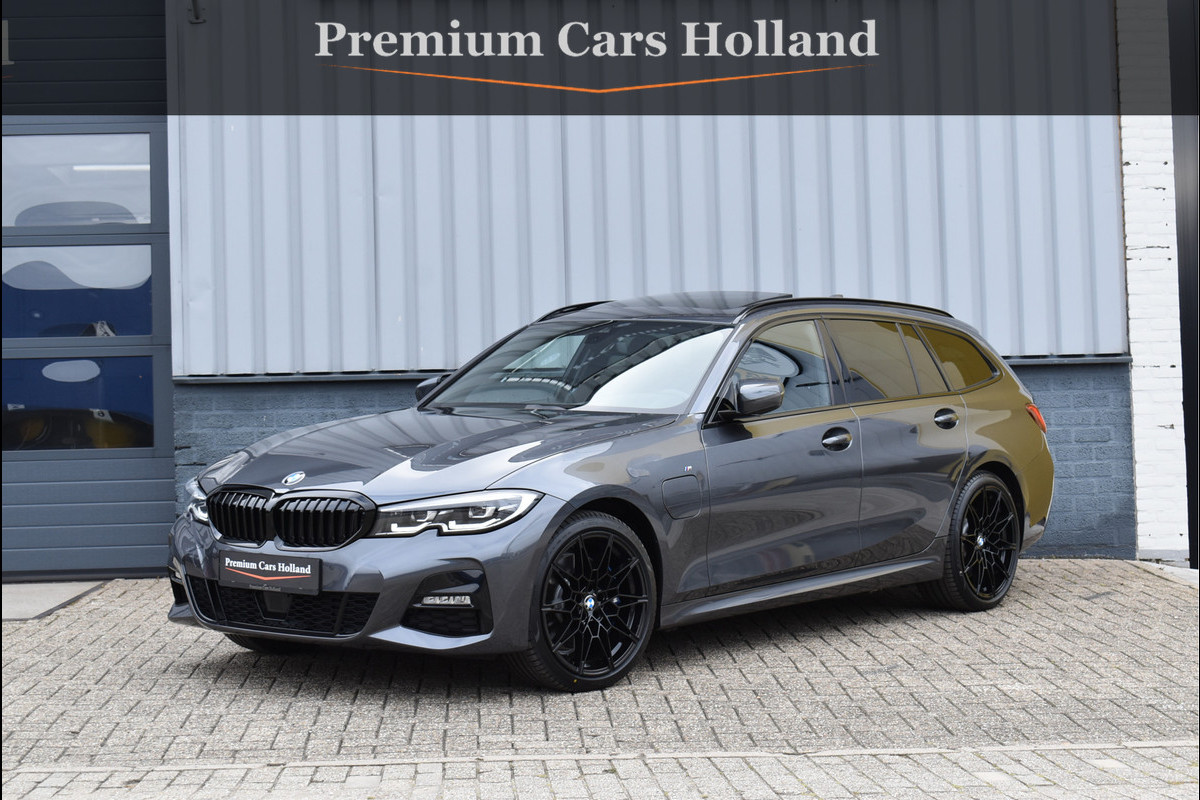 BMW 3 Serie Touring 330e xDrive M-Sport 292 Pk Pano Memory Head-Up Leder 19 Inch BMW 3 Serie Touring 330e xDrive M-Sport 292 Pk Pano Memory Head-Up Leder 19 Inch