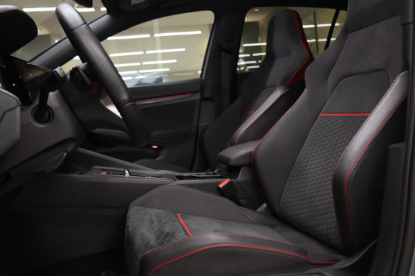 Volkswagen Golf 2.0 TSI GTI CLUBSPORT /PANO/NAVI/DODEHOEK/LANEASSIST/ACC/CAM/CARPLAY/IQ-LIGHT/VOLL