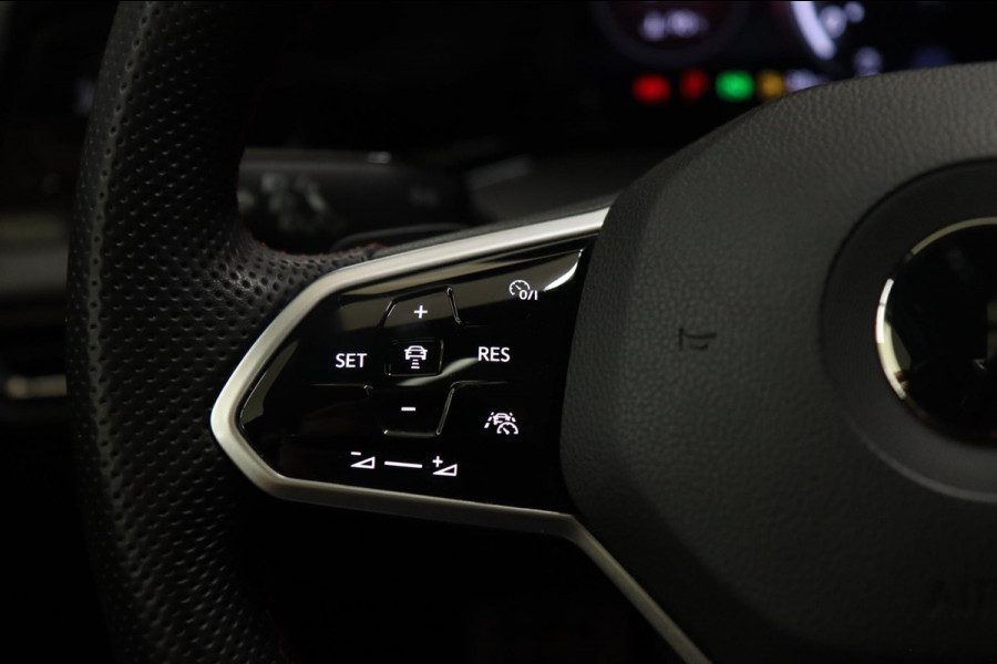 Volkswagen Golf 2.0 TSI GTI CLUBSPORT /PANO/NAVI/DODEHOEK/LANEASSIST/ACC/CAM/CARPLAY/IQ-LIGHT/VOLL