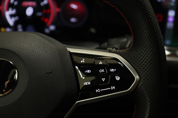 Volkswagen Golf 2.0 TSI GTI CLUBSPORT /PANO/NAVI/DODEHOEK/LANEASSIST/ACC/CAM/CARPLAY/IQ-LIGHT/VOLL