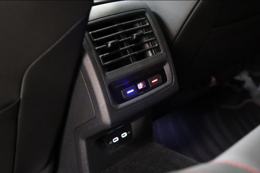 Volkswagen Golf 2.0 TSI GTI CLUBSPORT /PANO/NAVI/DODEHOEK/LANEASSIST/ACC/CAM/CARPLAY/IQ-LIGHT/VOLL