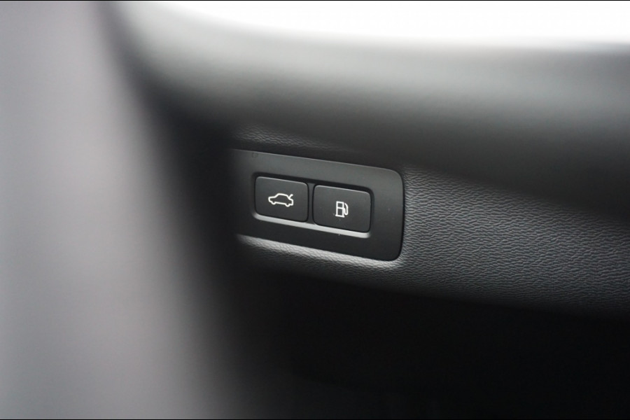 Volvo XC60 350PK T6 AWD Black Edition TREKHAAK | 360° CAMERA | SCHUIFDAK!