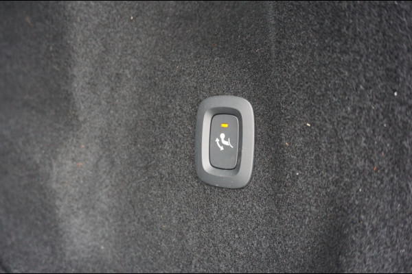 Volvo XC60 350PK T6 AWD Black Edition TREKHAAK | 360° CAMERA | SCHUIFDAK!