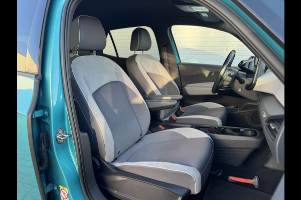 Volkswagen ID.3 First Plus 58 kWh Volle uitv. Camera Carplay Sfeer verl. Stoel en stuurverwarming