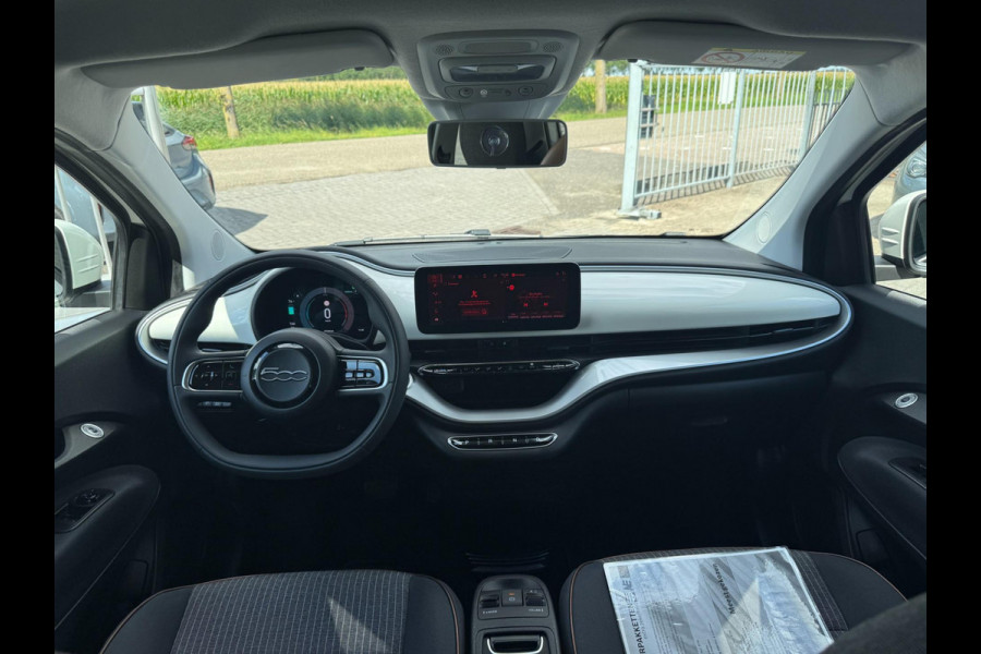 Fiat 500 Icon 42 kWh PDC / CARPLAY / NAVIGATIE / 2x LAADKABELS / CRUISE CONTROL / LMV / WEINIG KM'S / CLIMA