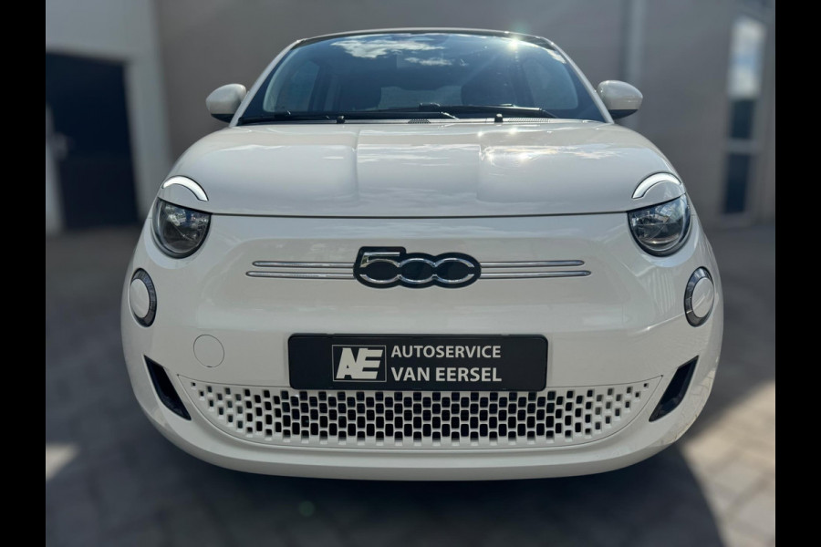 Fiat 500 Icon 42 kWh PDC / CARPLAY / NAVIGATIE / 2x LAADKABELS / CRUISE CONTROL / LMV / WEINIG KM'S / CLIMA
