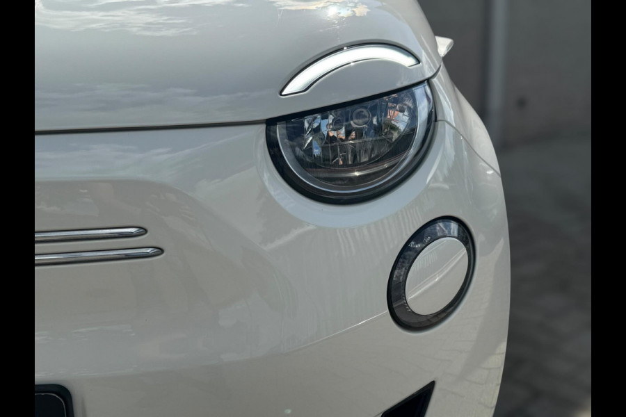 Fiat 500 Icon 42 kWh PDC / CARPLAY / NAVIGATIE / 2x LAADKABELS / CRUISE CONTROL / LMV / WEINIG KM'S / CLIMA