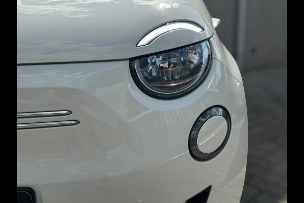 Fiat 500 Icon 42 kWh PDC / CARPLAY / NAVIGATIE / 2x LAADKABELS / CRUISE CONTROL / LMV / WEINIG KM'S / CLIMA