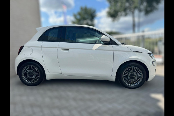 Fiat 500 Icon 42 kWh PDC / CARPLAY / NAVIGATIE / 2x LAADKABELS / CRUISE CONTROL / LMV / WEINIG KM'S / CLIMA