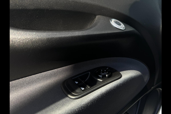 Fiat 500 Icon 42 kWh PDC / CARPLAY / NAVIGATIE / 2x LAADKABELS / CRUISE CONTROL / LMV / WEINIG KM'S / CLIMA