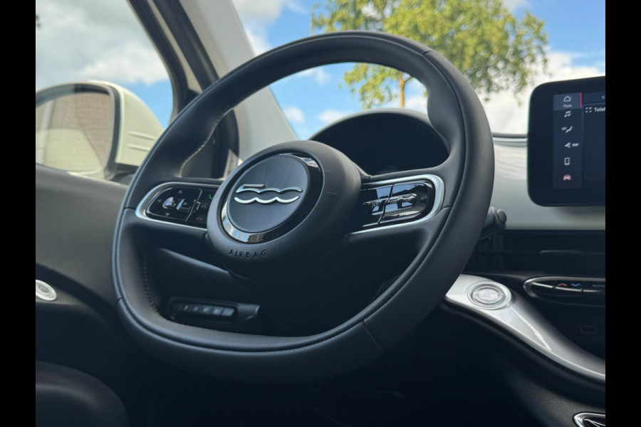 Fiat 500 Icon 42 kWh PDC / CARPLAY / NAVIGATIE / 2x LAADKABELS / CRUISE CONTROL / LMV / WEINIG KM'S / CLIMA