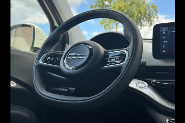 Fiat 500 Icon 42 kWh PDC / CARPLAY / NAVIGATIE / 2x LAADKABELS / CRUISE CONTROL / LMV / WEINIG KM'S / CLIMA