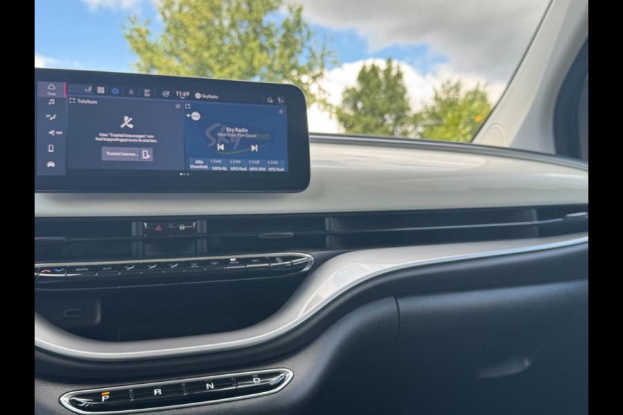Fiat 500 Icon 42 kWh PDC / CARPLAY / NAVIGATIE / 2x LAADKABELS / CRUISE CONTROL / LMV / WEINIG KM'S / CLIMA