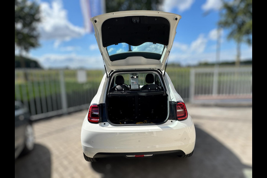 Fiat 500 Icon 42 kWh PDC / CARPLAY / NAVIGATIE / 2x LAADKABELS / CRUISE CONTROL / LMV / WEINIG KM'S / CLIMA
