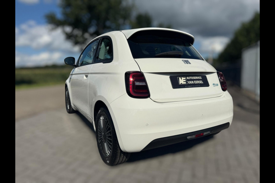 Fiat 500 Icon 42 kWh PDC / CARPLAY / NAVIGATIE / 2x LAADKABELS / CRUISE CONTROL / LMV / WEINIG KM'S / CLIMA