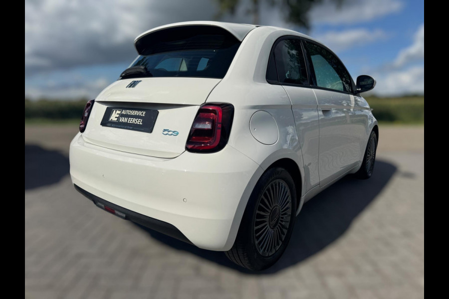 Fiat 500 Icon 42 kWh PDC / CARPLAY / NAVIGATIE / 2x LAADKABELS / CRUISE CONTROL / LMV / WEINIG KM'S / CLIMA