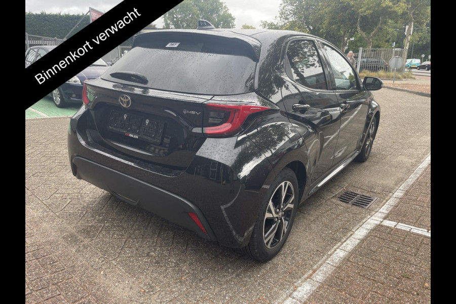 Toyota Yaris 1.5 Hybrid 115 Dynamic | Dodehoek detectie | Stoel/Stuur verwarming | Parkeersensoren | Apple Carplay & AndroidAUTO