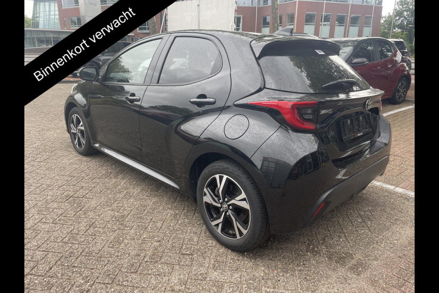 Toyota Yaris 1.5 Hybrid 115 Dynamic | Dodehoek detectie | Stoel/Stuur verwarming | Parkeersensoren | Apple Carplay & AndroidAUTO