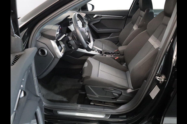 Audi A3 Sportback 30 TFSI Attitude 110 pk S-tronic | Navigatie | Parkeersensoren achter | Autom. airco | Apple Carplay/Android Auto | LED koplampen |