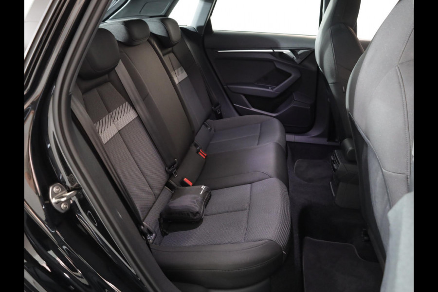 Audi A3 Sportback 30 TFSI Attitude 110 pk S-tronic | Navigatie | Parkeersensoren achter | Autom. airco | Apple Carplay/Android Auto | LED koplampen |