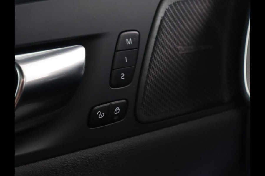 Volvo XC60 2.0 Recharge T8 AWD R-Design | Panoramadak | Trekhaak | Stoel & stuurverwarming | 360 Camera | 21'' | Harman/Kardon | Adaptive cruise | Keyless | Carplay | Memory | PHEV | Plug In