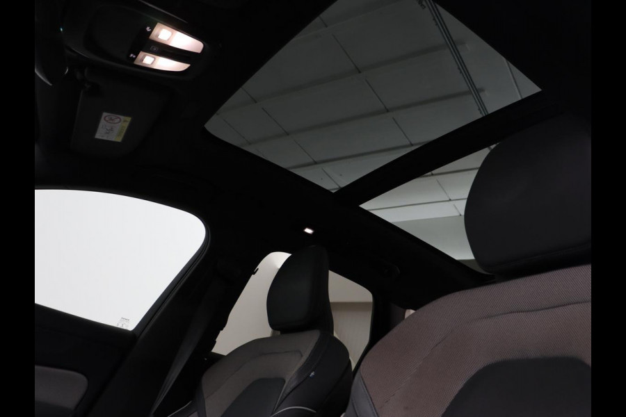Volvo XC60 2.0 Recharge T8 AWD R-Design | Panoramadak | Trekhaak | Stoel & stuurverwarming | 360 Camera | 21'' | Harman/Kardon | Adaptive cruise | Keyless | Carplay | Memory | PHEV | Plug In
