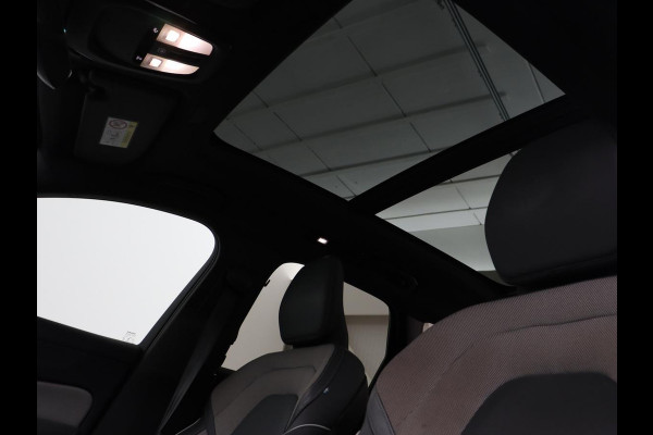 Volvo XC60 2.0 Recharge T8 AWD R-Design | Panoramadak | Trekhaak | Stoel & stuurverwarming | 360 Camera | 21'' | Harman/Kardon | Adaptive cruise | Keyless | Carplay | Memory | PHEV | Plug In