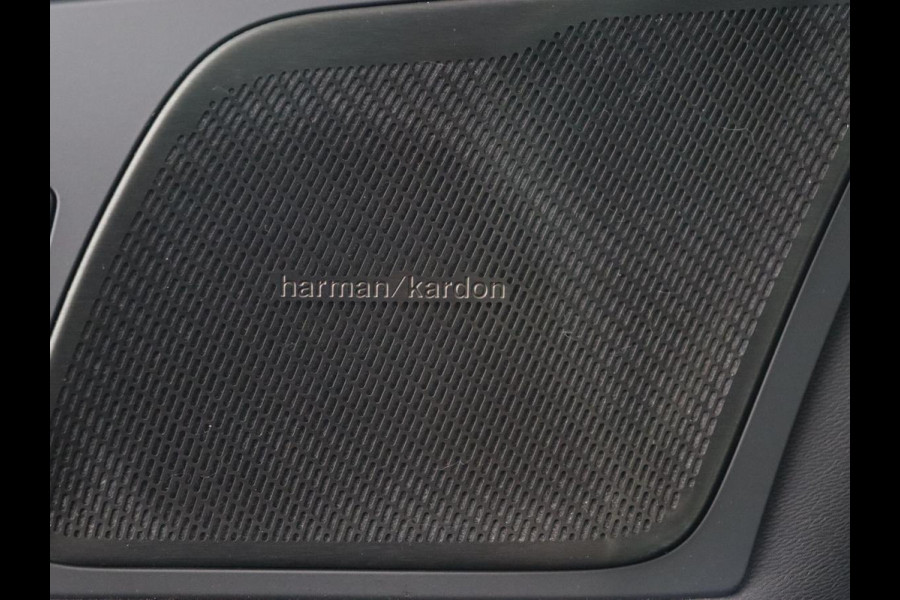 Volvo XC60 2.0 Recharge T8 AWD R-Design | Panoramadak | Trekhaak | Stoel & stuurverwarming | 360 Camera | 21'' | Harman/Kardon | Adaptive cruise | Keyless | Carplay | Memory | PHEV | Plug In