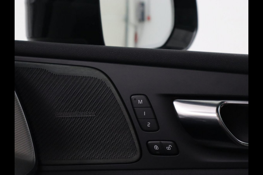 Volvo XC60 2.0 Recharge T8 AWD R-Design | Panoramadak | Trekhaak | Stoel & stuurverwarming | 360 Camera | 21'' | Harman/Kardon | Adaptive cruise | Keyless | Carplay | Memory | PHEV | Plug In