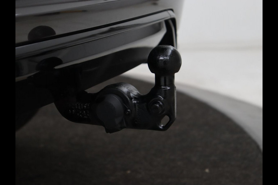Volvo XC60 2.0 Recharge T8 AWD R-Design | Panoramadak | Trekhaak | Stoel & stuurverwarming | 360 Camera | 21'' | Harman/Kardon | Adaptive cruise | Keyless | Carplay | Memory | PHEV | Plug In