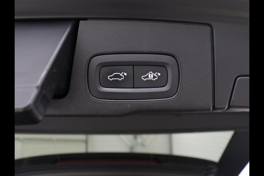 Volvo XC60 2.0 Recharge T8 AWD R-Design | Panoramadak | Trekhaak | Stoel & stuurverwarming | 360 Camera | 21'' | Harman/Kardon | Adaptive cruise | Keyless | Carplay | Memory | PHEV | Plug In