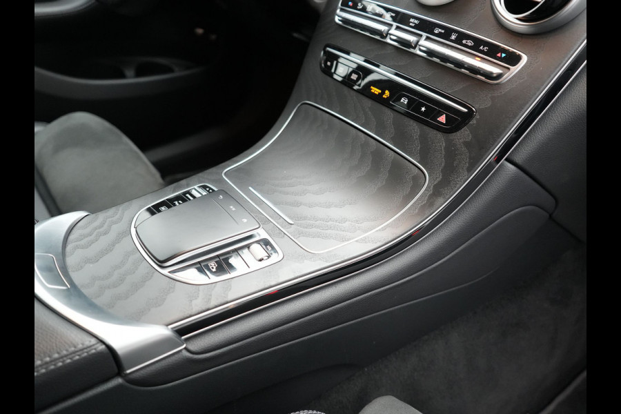 Mercedes-Benz GLC 300e 4MATIC AMG Plug In Hybrid 320pk Dealer O.H PHEV | Alcantara Sportstoelen Verwarmd | Cruise Control | Camera | Apple Carplay | 19"L.M | Navi Full Map | DAB |