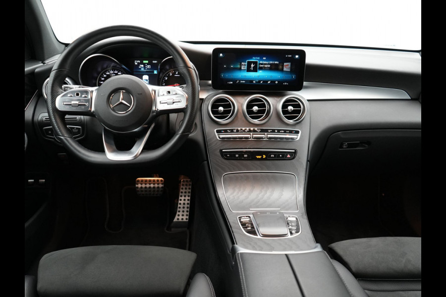 Mercedes-Benz GLC 300e 4MATIC AMG Plug In Hybrid 320pk Dealer O.H PHEV | Alcantara Sportstoelen Verwarmd | Cruise Control | Camera | Apple Carplay | 19"L.M | Navi Full Map | DAB |