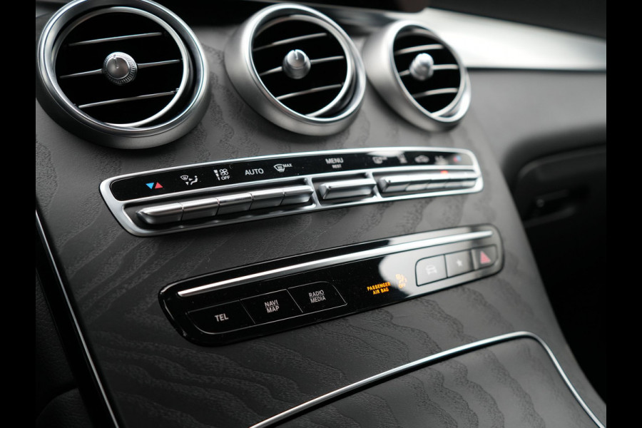 Mercedes-Benz GLC 300e 4MATIC AMG Plug In Hybrid 320pk Dealer O.H PHEV | Alcantara Sportstoelen Verwarmd | Cruise Control | Camera | Apple Carplay | 19"L.M | Navi Full Map | DAB |