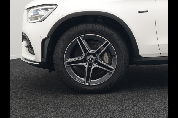 Mercedes-Benz GLC 300e 4MATIC AMG Plug In Hybrid 320pk Dealer O.H PHEV | Alcantara Sportstoelen Verwarmd | Cruise Control | Camera | Apple Carplay | 19"L.M | Navi Full Map | DAB |