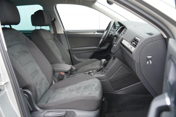 Volkswagen Tiguan 2.0 TSI 4Motion Highline / Virtual cockpit / Led / PDC / 2e Eig. / NL-Auto!