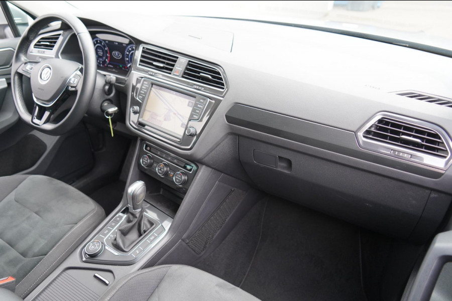 Volkswagen Tiguan 2.0 TSI 4Motion Highline / Virtual cockpit / Led / PDC / 2e Eig. / NL-Auto!