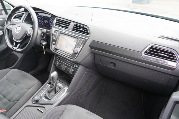 Volkswagen Tiguan 2.0 TSI 4Motion Highline / Virtual cockpit / Led / PDC / 2e Eig. / NL-Auto!