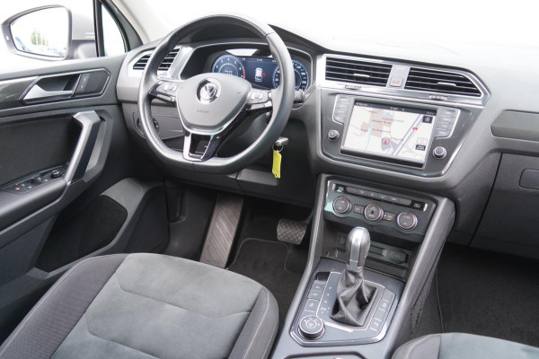 Volkswagen Tiguan 2.0 TSI 4Motion Highline / Virtual cockpit / Led / PDC / 2e Eig. / NL-Auto!