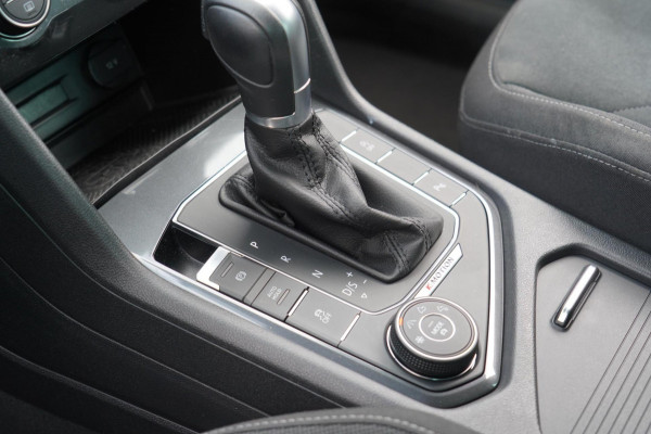 Volkswagen Tiguan 2.0 TSI 4Motion Highline / Virtual cockpit / Led / PDC / 2e Eig. / NL-Auto!