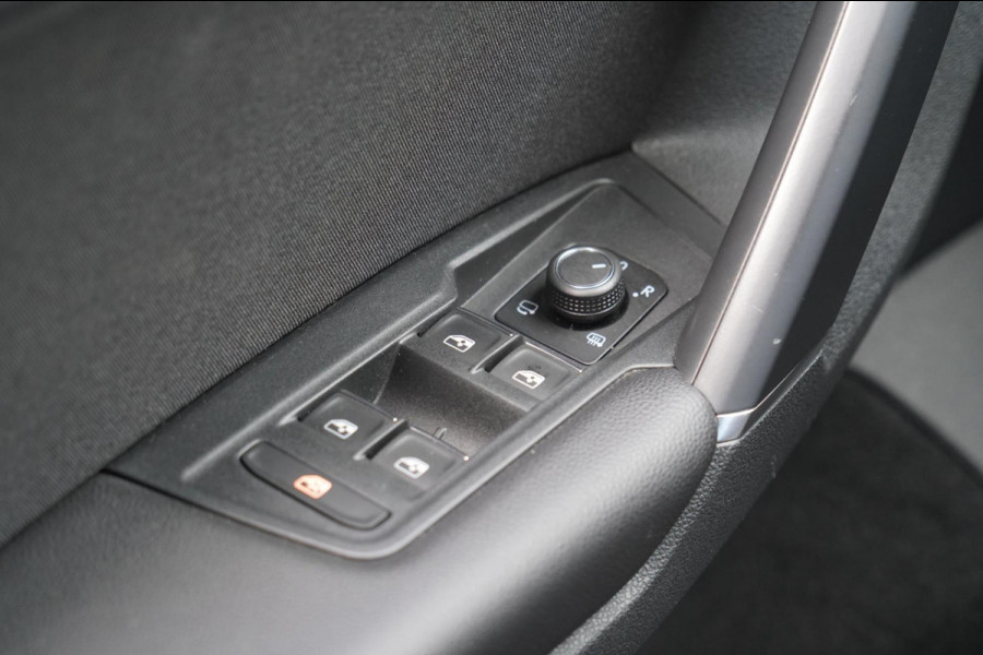 Volkswagen Tiguan 2.0 TSI 4Motion Highline / Virtual cockpit / Led / PDC / 2e Eig. / NL-Auto!